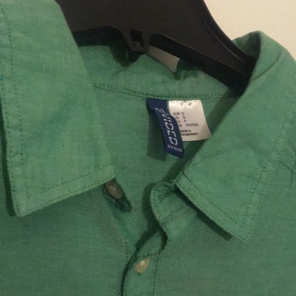 Green Button up H&M - Picture 2 of 3